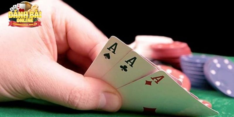 Cách quan sát người chơi cùng bàn